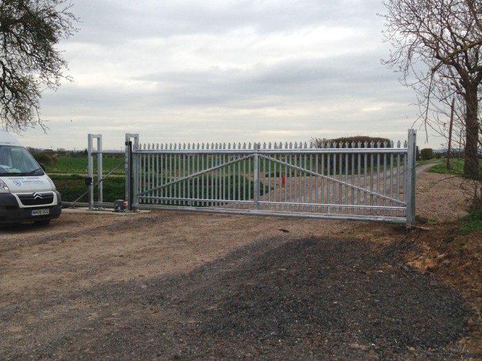 commercial-gate-hull