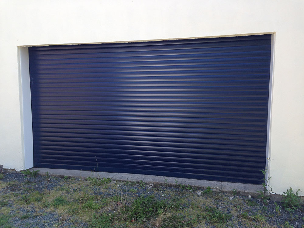 garage door blue