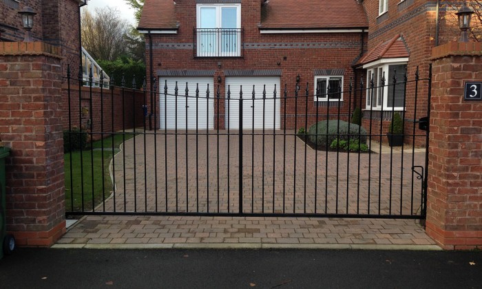curved top steel gate
