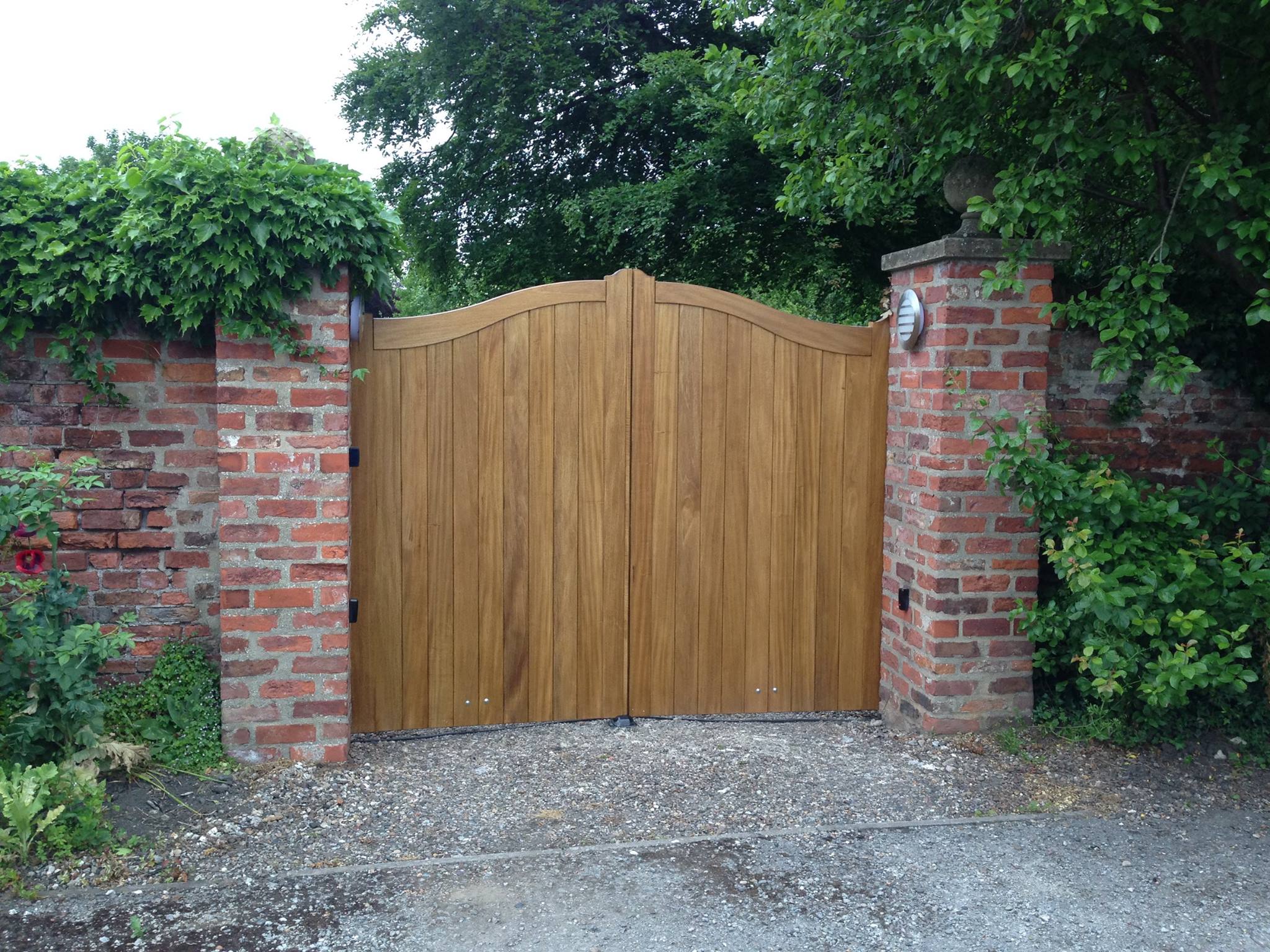 timber electric gate beverley