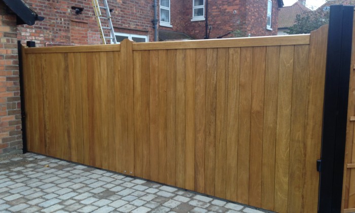 straight top timber gate